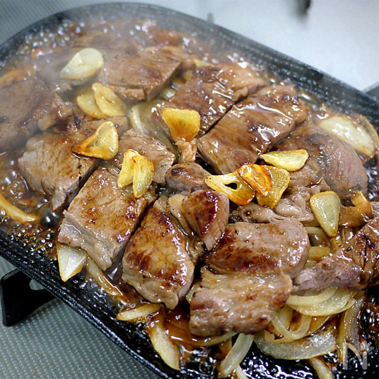 Japanese-Style Steak with Garlic Soy Butter Sauce Process4