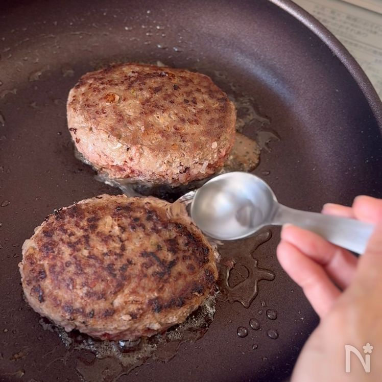 Cheese-Stuffed Hamburg Steak (チーズハンバーグ) Process8