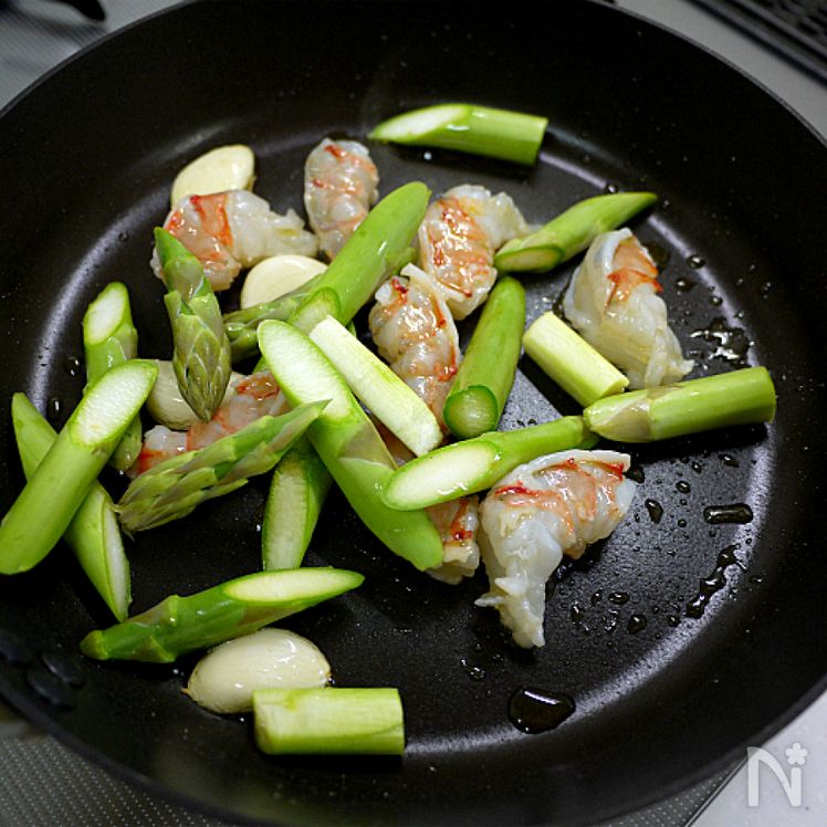 Garlic Shrimp and Asparagus Stir-Fry Process3
