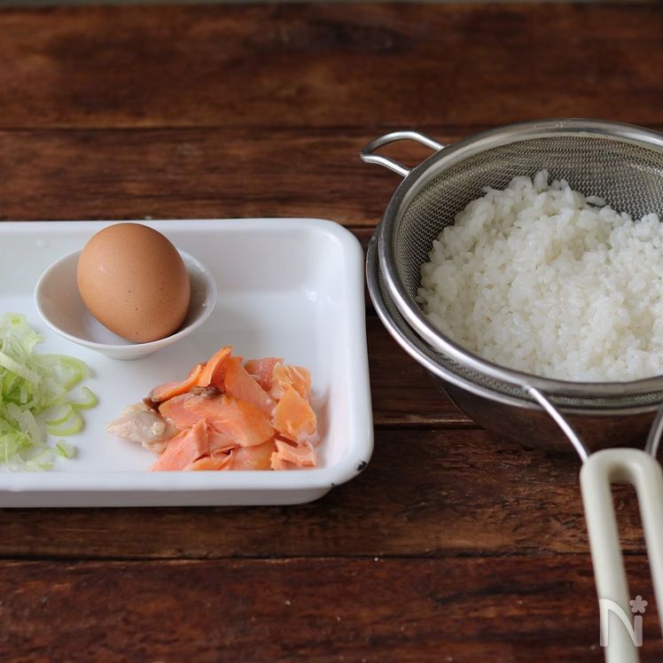 Classic Japanese Rice Porridge (Salmon Zosui) Process1