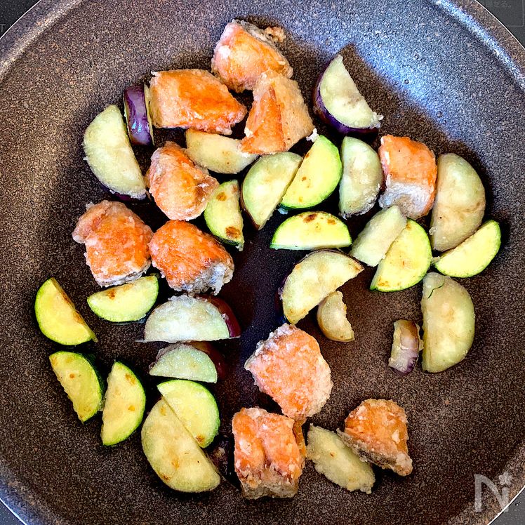 Crispy Teriyaki Salmon with Summer Vegetables Process3