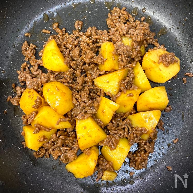 Sweet and Savory Buttered Potatoes with Ground Beef Process3