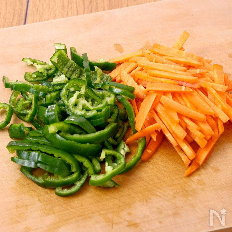 Julienned Stir-Fried Veggies and Ground Pork Chinjao Rosu Rice Bowl Process1