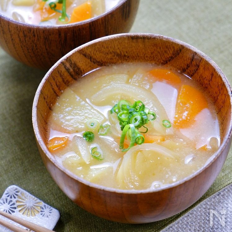 Miso Soup with Potatoes, Carrots, and Onions Process5