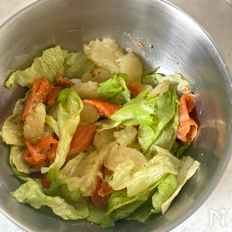 Grapefruit and Smoked Salmon Salad Process2