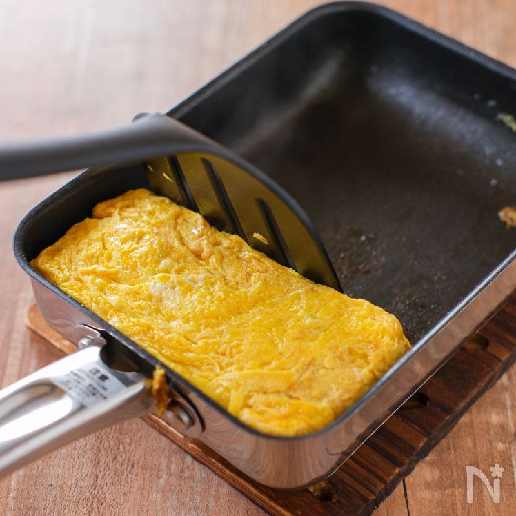 Juicy Japanese Rolled Omelet (Dashi-Maki Tamago) Process4