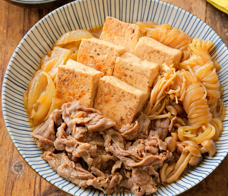 Simple Simmered Tofu and Meat (Nikudōfu, 肉豆腐)