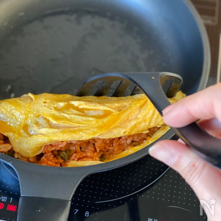 Fluffy Japanese Omurice (Omelet Rice) – The Classic Recipe Process9