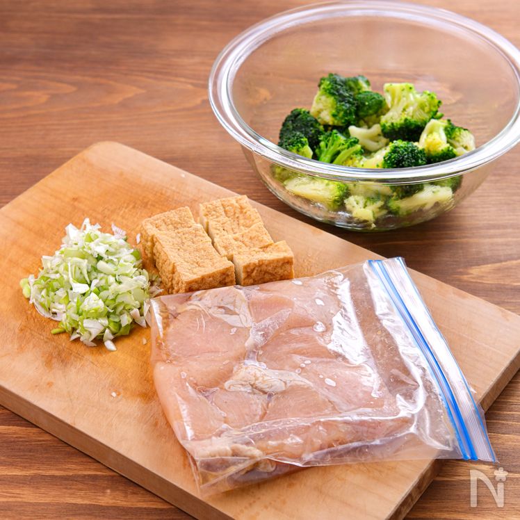 Spicy Chicken and Broccoli Stir-Fry in Chili Sauce Process1