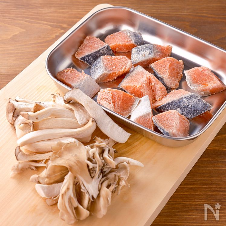 Salmon and Mushroom Stir-Fry with Miso Mayo Sauce Process1