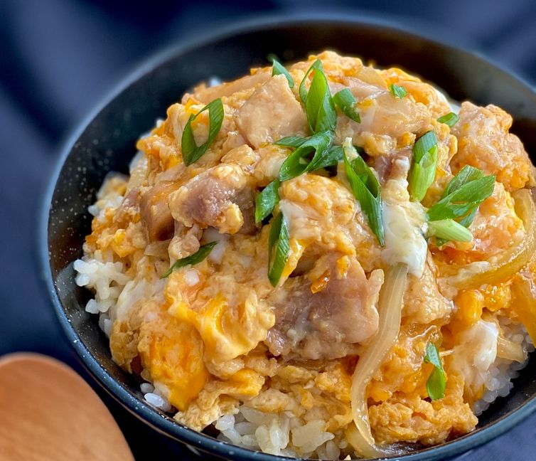 Fluffy and Tender Oyakodon (Chicken and Egg Rice Bowl)
