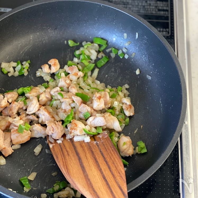 Fluffy Japanese Omurice (Omelet Rice) – The Classic Recipe Process3