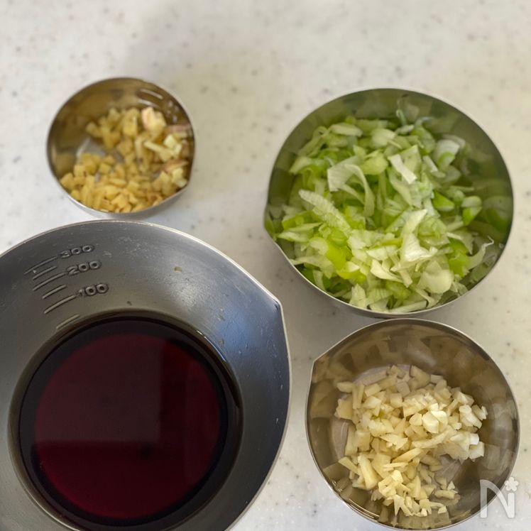 Bite-sized Fried Chicken with Green Onion Sauce (Yūrinchi, 油淋鶏) Process2