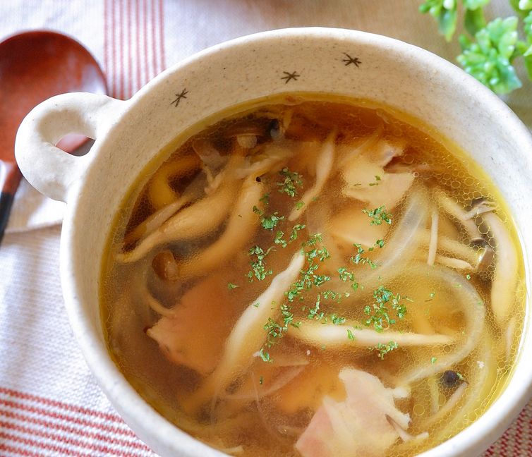 Japanese-Style Onion Soup with Bacon and Mushrooms