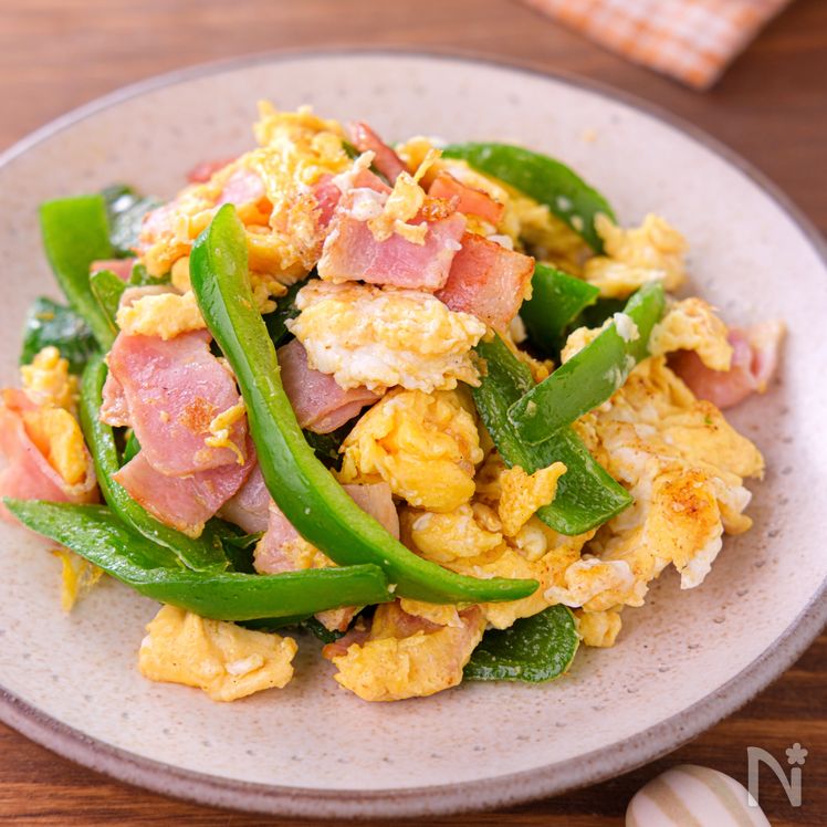 Egg Stir-Fry with Bacon and Bell Peppers Process3