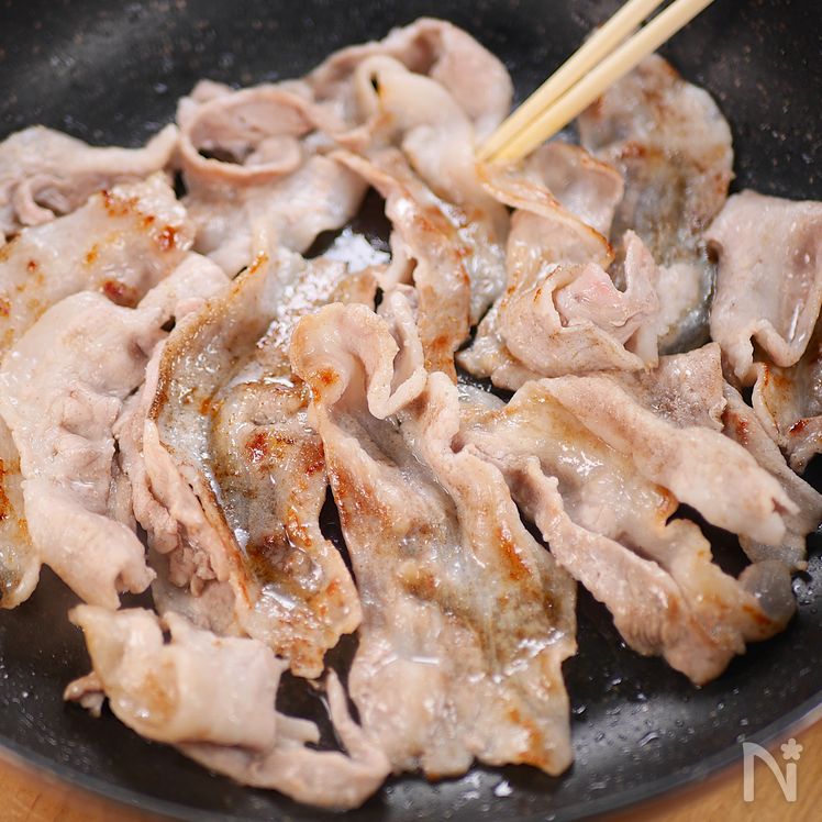 Japanese-Style Stir-Fried Pork and Napa Cabbage with Savory Salt & Umami Sauce Process2