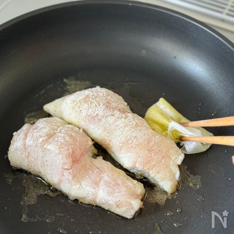 Pan-Seared Cod with Lemon Butter Sauce (Tara Meunière) Process5