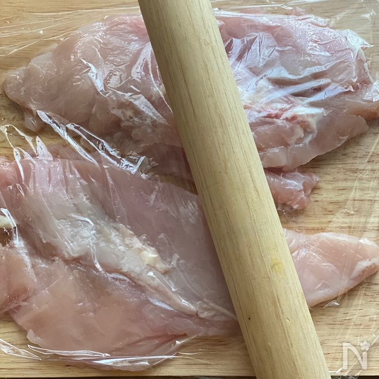 Crispy Yurinchi Chicken Breast (Japanese-Style Fried Chicken with Scallion Sauce) Process1