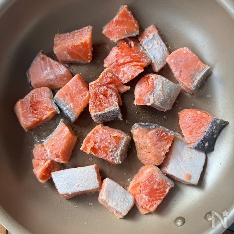 Salmon and Cabbage with Garlic Butter Soy Sauce Process2