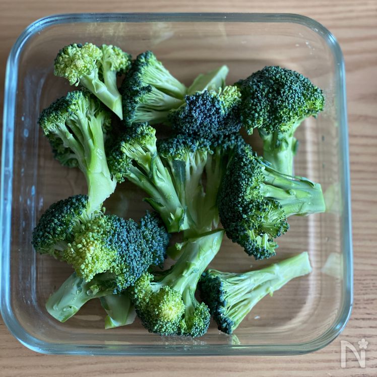 Rich & Savory Shrimp,  Broccoli, and Fluffy Egg Stir-Fry Process1