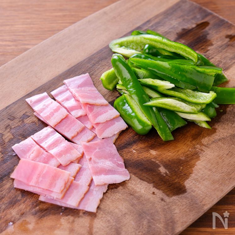 Egg Stir-Fry with Bacon and Bell Peppers Process1