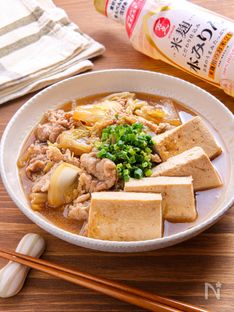 Simmered Tofu and Pork with Napa Cabbage (Niku-dofu)