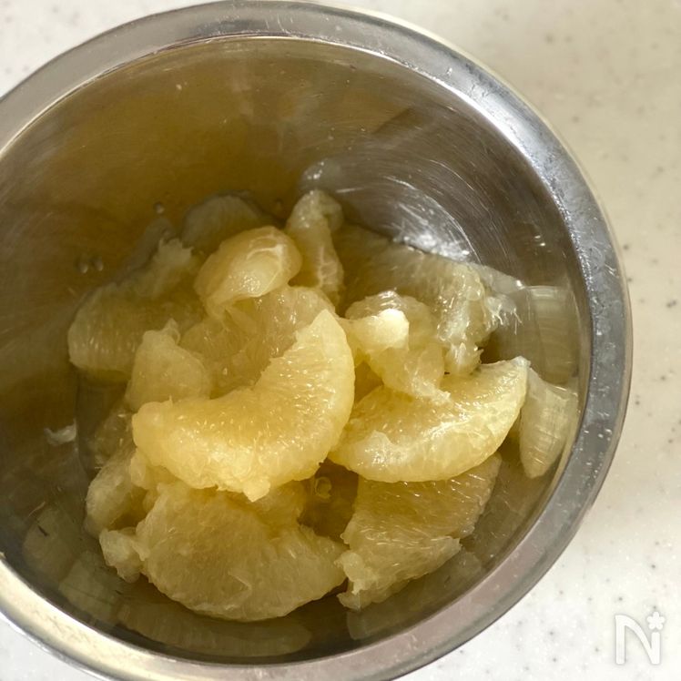 Grapefruit and Smoked Salmon Salad Process1