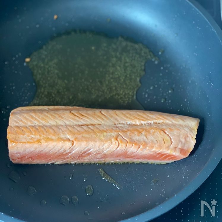 Seared Tataki Carpaccio-Style Salmon (サーモンのたたきカルパッチョ風) Process3