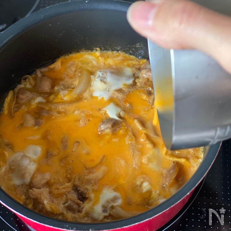 Fluffy and Tender Oyakodon (Chicken and Egg Rice Bowl) Process4