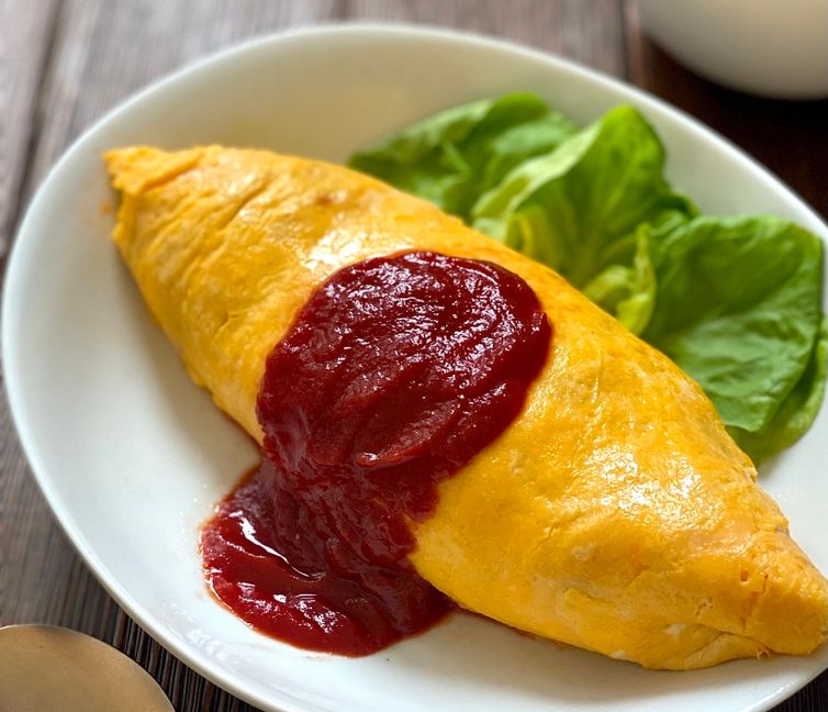 Fluffy Japanese Omurice (Omelet Rice) – The Classic Recipe
