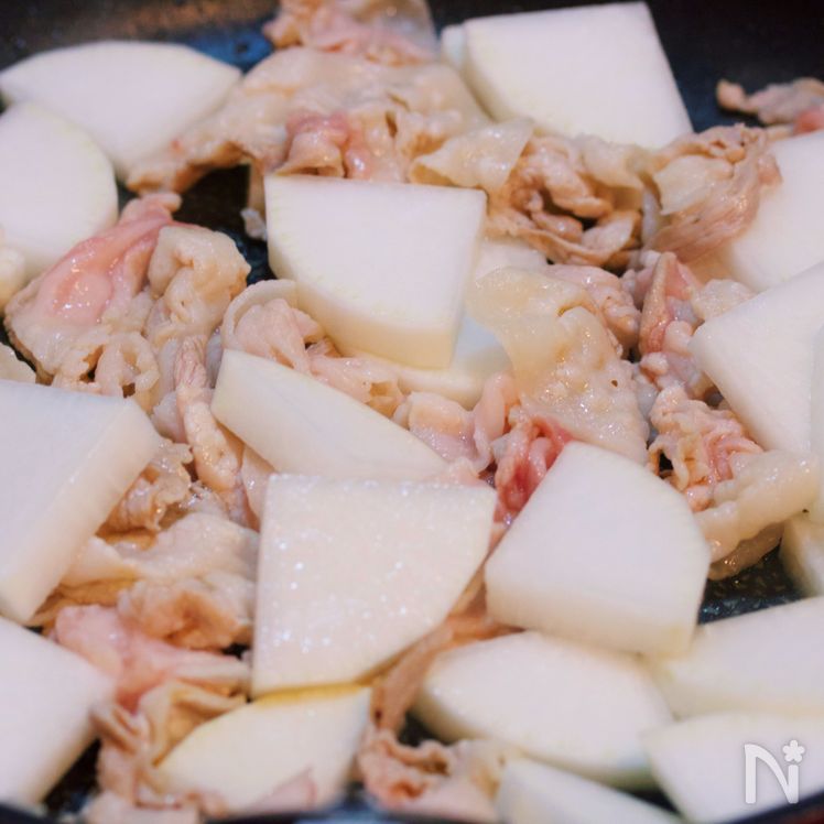 Simmered Pork Belly and Daikon Radish – 10-Min. Skillet Recipe with Rich Flavor Process2