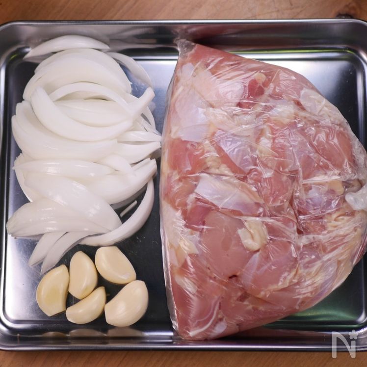 Garlic Chicken Thigh Stir-Fry with Salty Scallion Sauce Process1