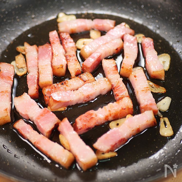 Seaweed Salt & Butter Stir-Fry with Potatoes, Cabbage, and Bacon Process2