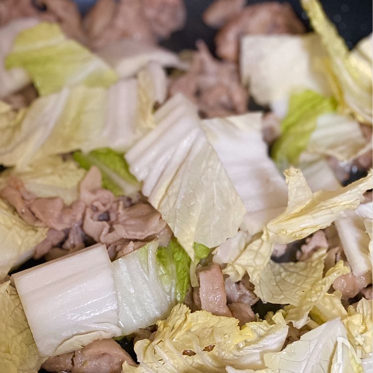 Quick & Satisfying Sesame–Miso Soup with Pork Belly and Napa Cabbage Process1