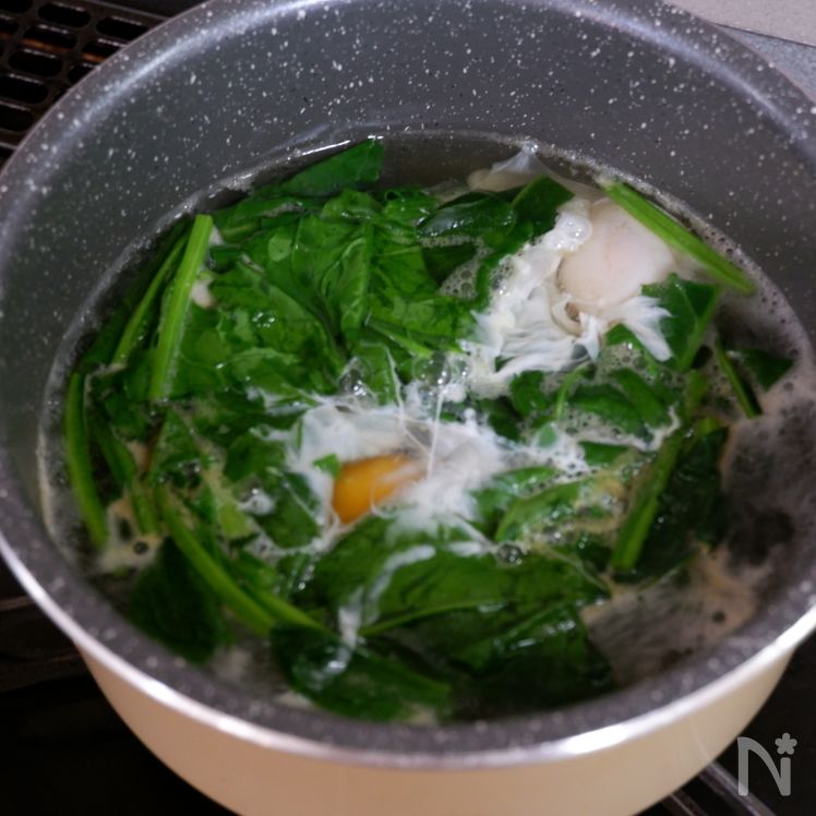 Spinach and Poached Egg Miso Soup Process2