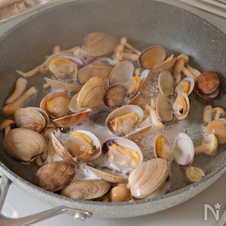 Sake-Steamed Asari Clams (Asari Sakamushi, あさりの酒蒸し) Process6