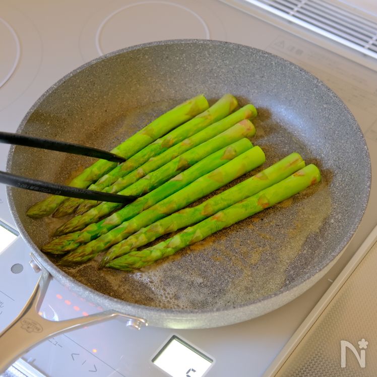 Asparagus Butter Sauté with Garlic Sauce Process1