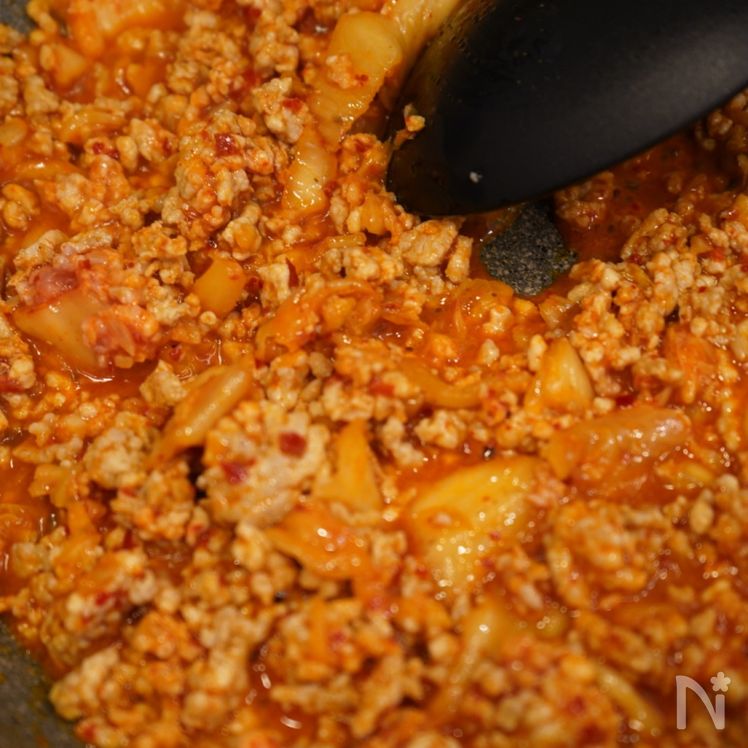 Ground Pork and Kimchi Rice Bowl with Garlic Chives Process2