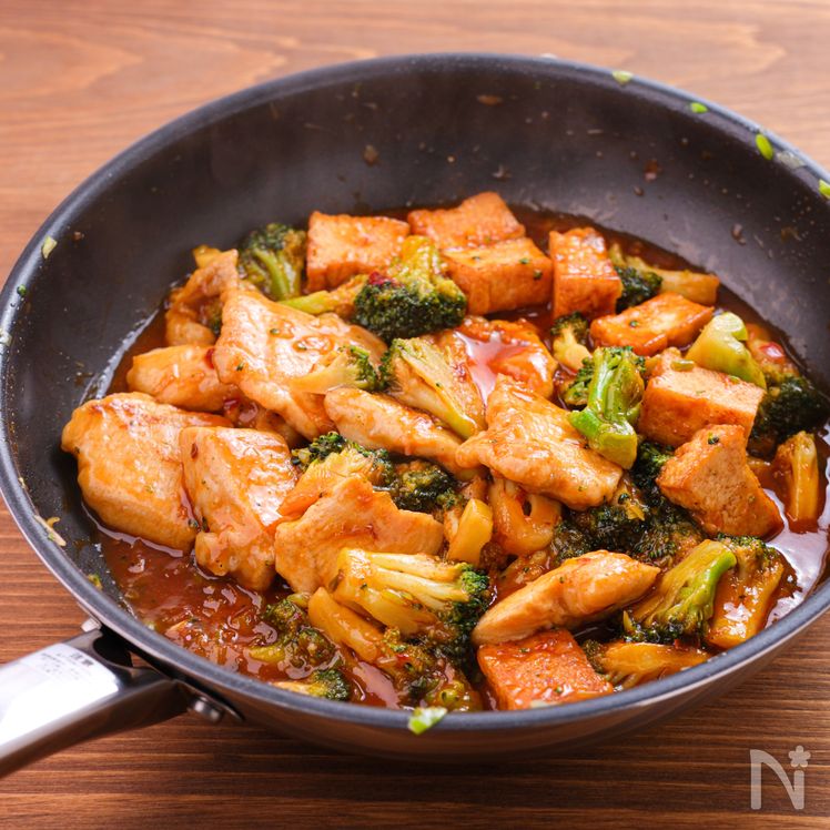 Spicy Chicken and Broccoli Stir-Fry in Chili Sauce Process3