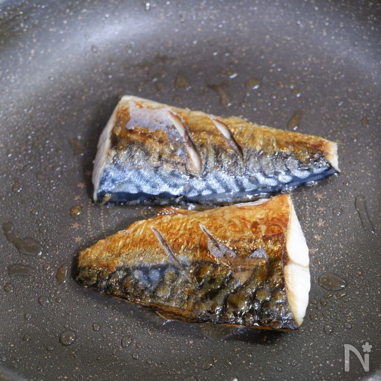 Pan-Fried Mackerel: Tender and Juicy Process2