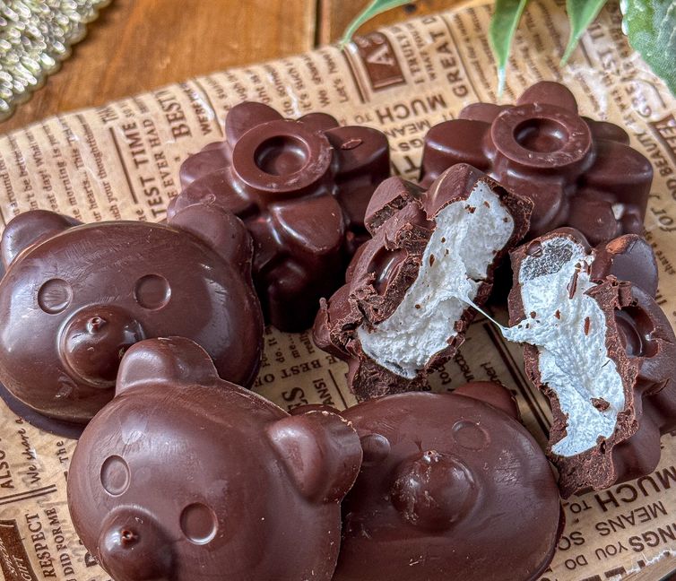 Viral 2-Ingredient Stretchy Chocolate Marshmallows