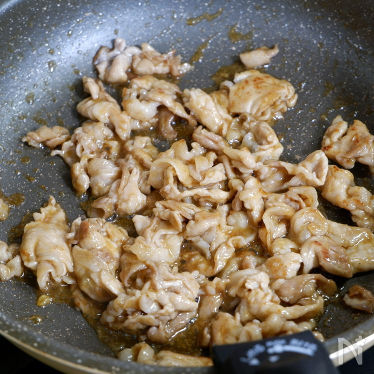 Stir-Fried Bean Sprouts with Umami Pork & Soft-Boiled Egg Process3