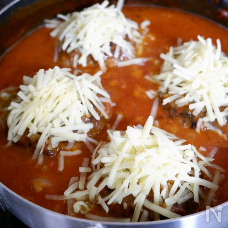 Cheese-Stuffed Simmered Hamburg Steak with Tomato Sauce Process8