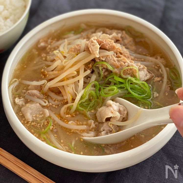 Hearty Miso Pork and Bean Sprout Soup Process4