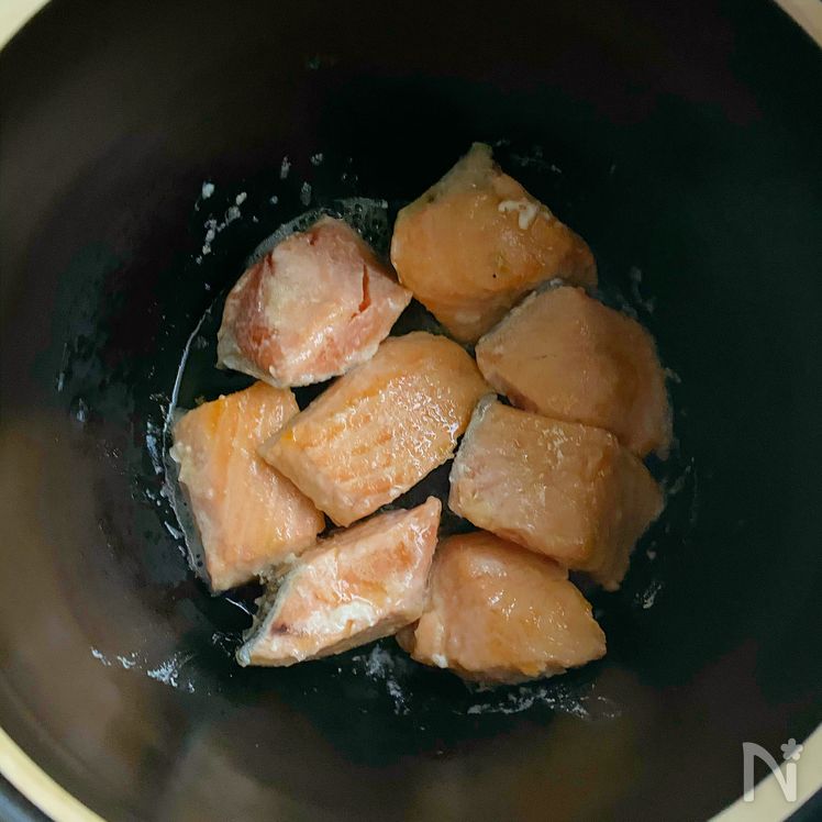 Salmon, Potato, & Mushroom Soy Milk Miso Soup Process2