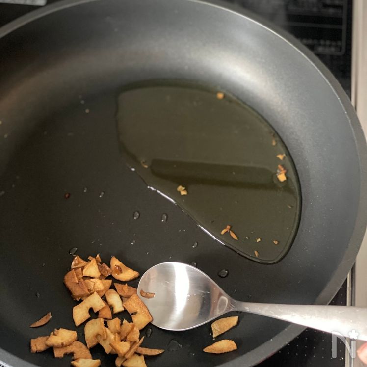 Seared Tataki Carpaccio-Style Salmon (サーモンのたたきカルパッチョ風) Process2