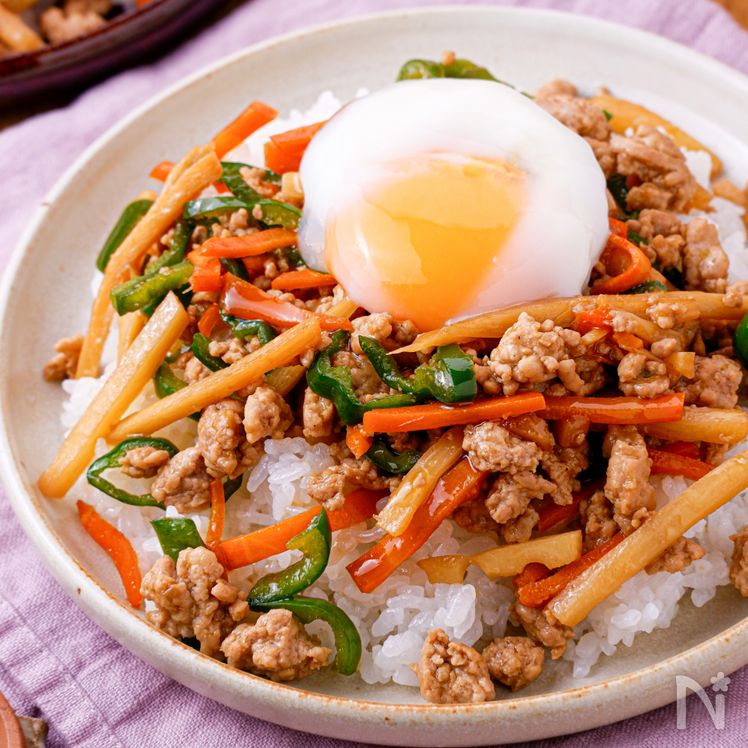 Julienned Stir-Fried Veggies and Ground Pork Chinjao Rosu Rice Bowl Process5