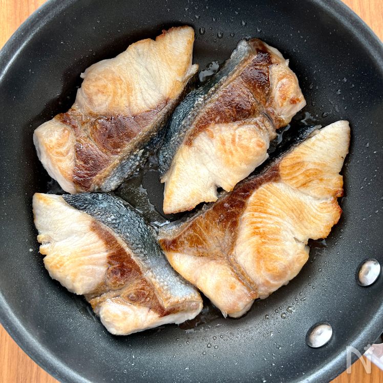 Miso-Glazed Teriyaki Yellowtail Process3
