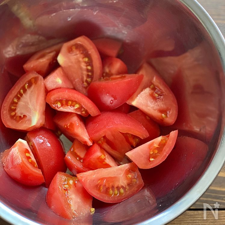 Garlicky Tomato & Tuna Salad (Umami-Rich, 5 Minutes) Preparation