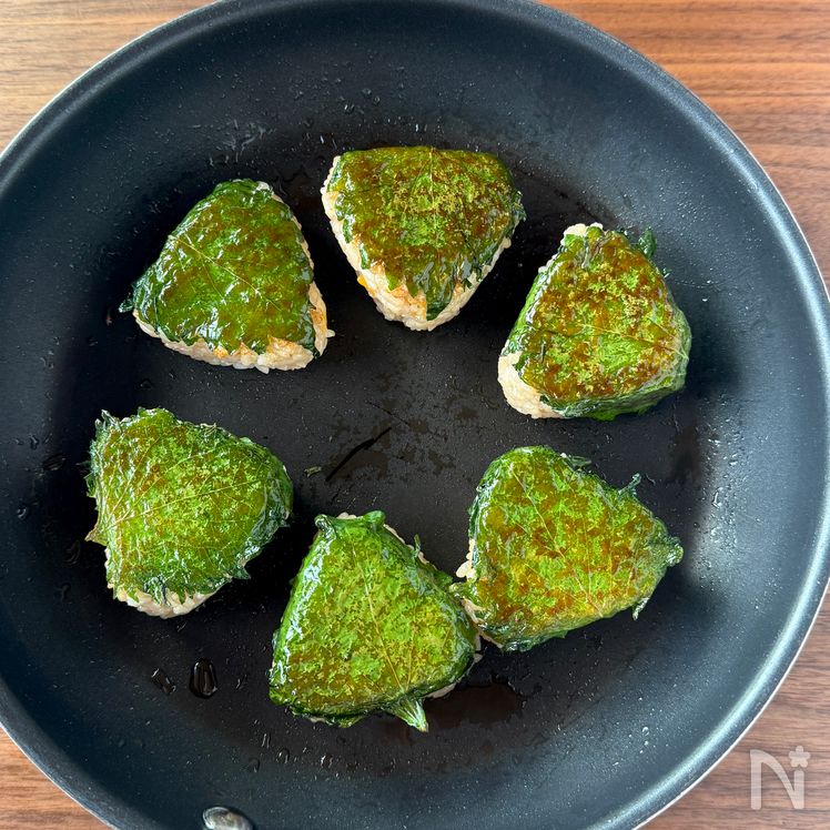 Shiso & Cheese Pan-fried Rice Balls ππ§πΏ Process4